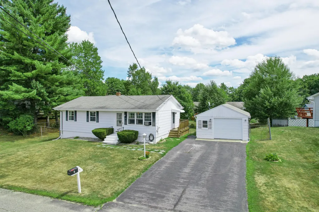 7 Meadow Lane Lewiston ME 04240
