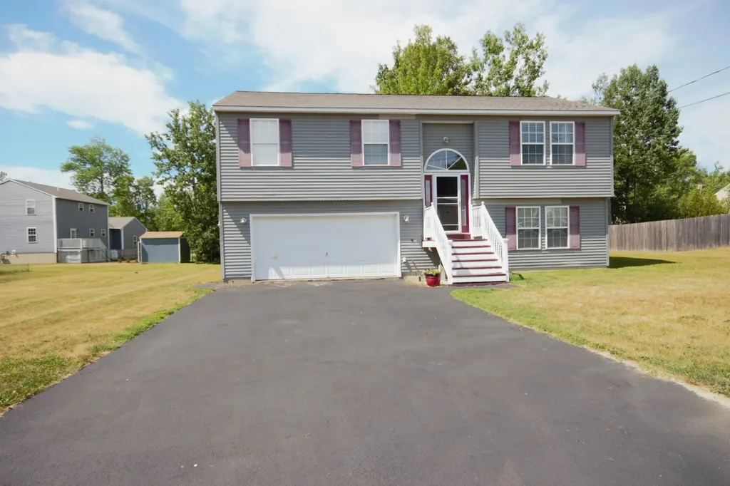 10 Edgewood Court Bangor ME 04401