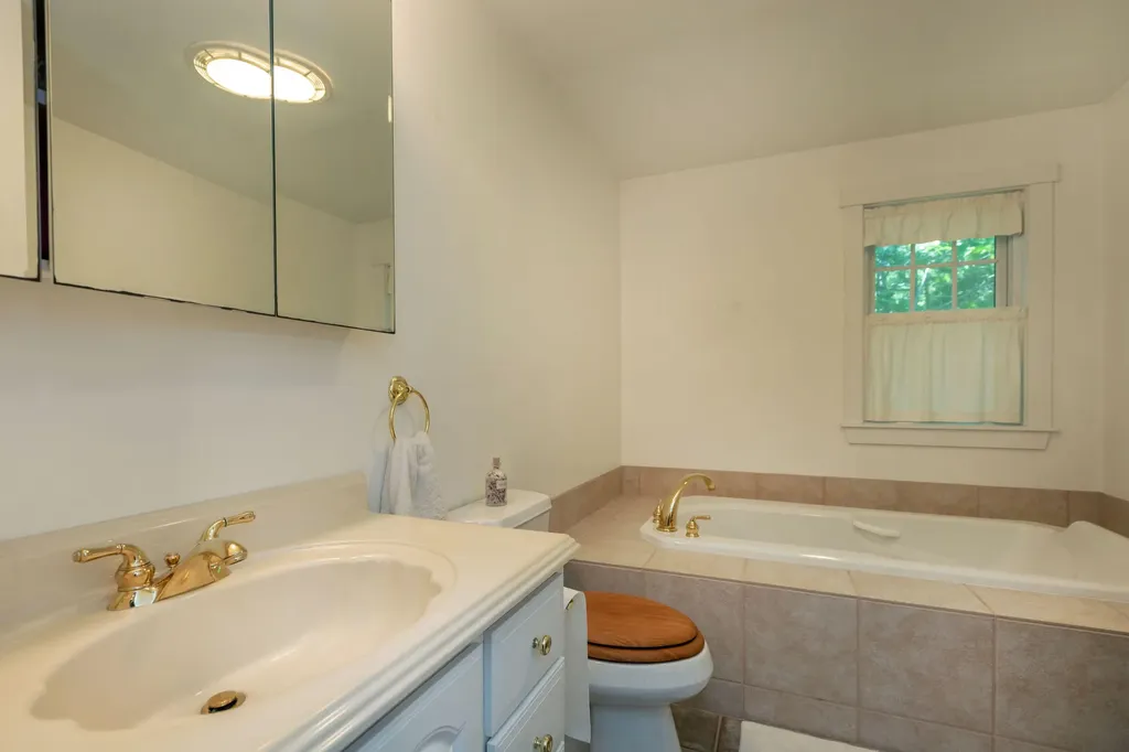 121 Shoal Cove Road West Bath ME 04530