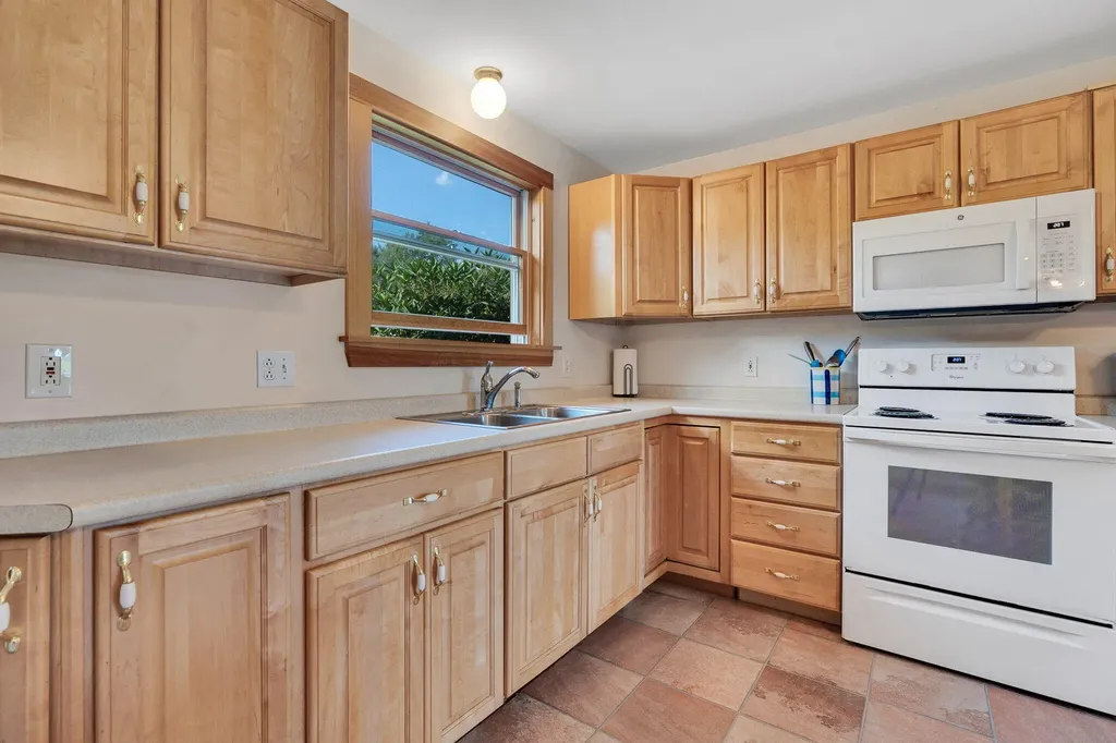 112 Merrill Road Pownal ME 04069
