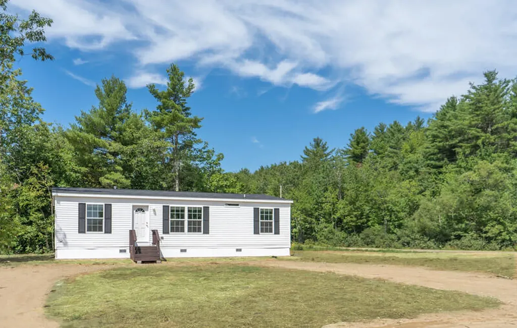 4 Kalebs Way Dresden ME 04342