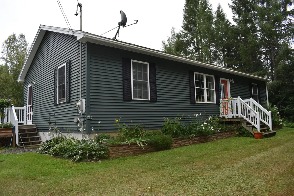 19 Peck Drive Newport ME 04953