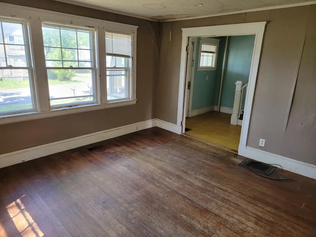 109 Commercial Street Hartland ME 04943
