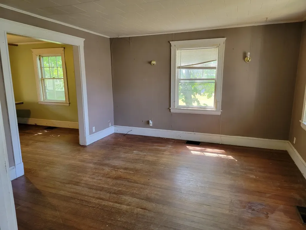 109 Commercial Street Hartland ME 04943