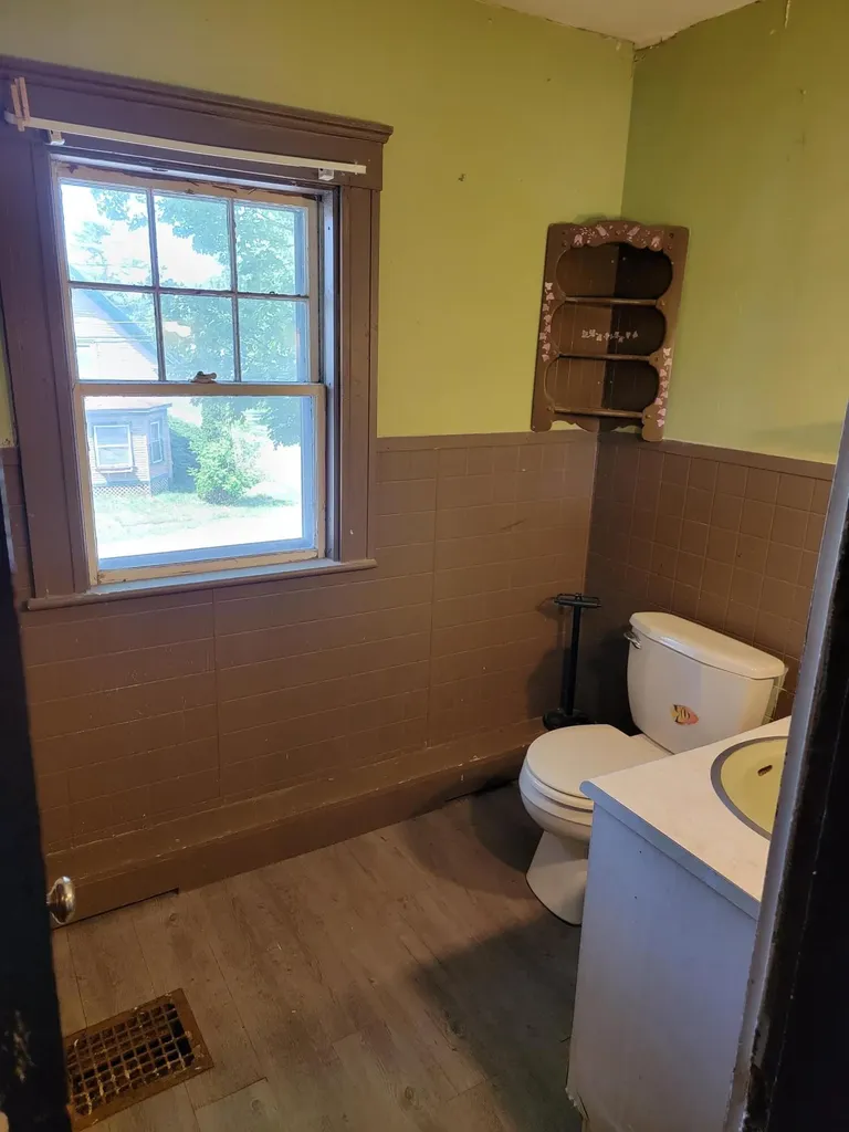 109 Commercial Street Hartland ME 04943