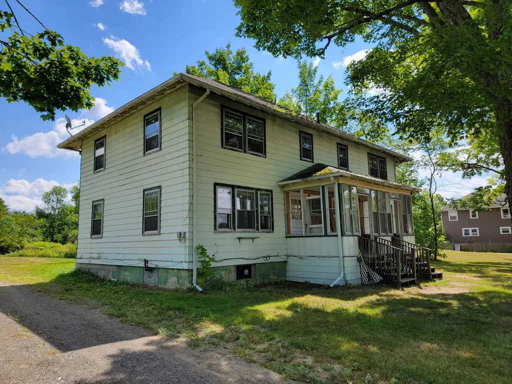 109 Commercial Street Hartland ME 04943