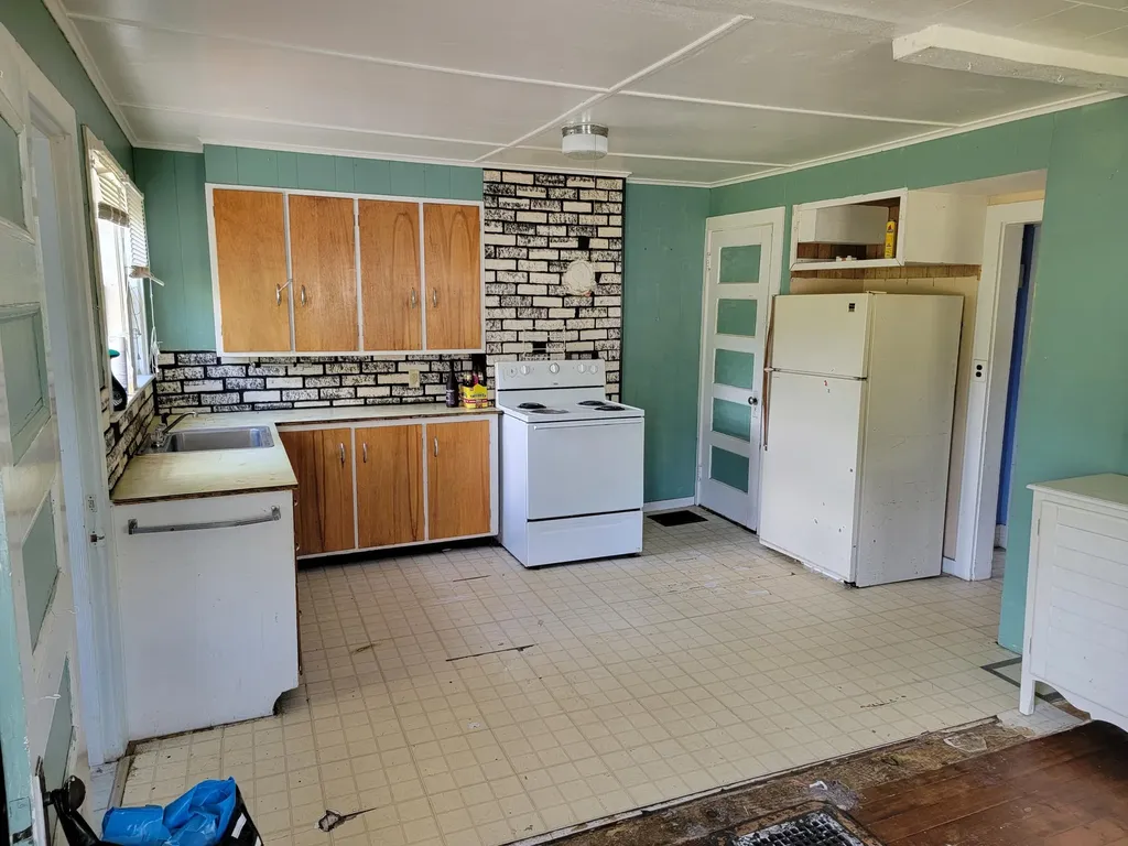 109 Commercial Street Hartland ME 04943