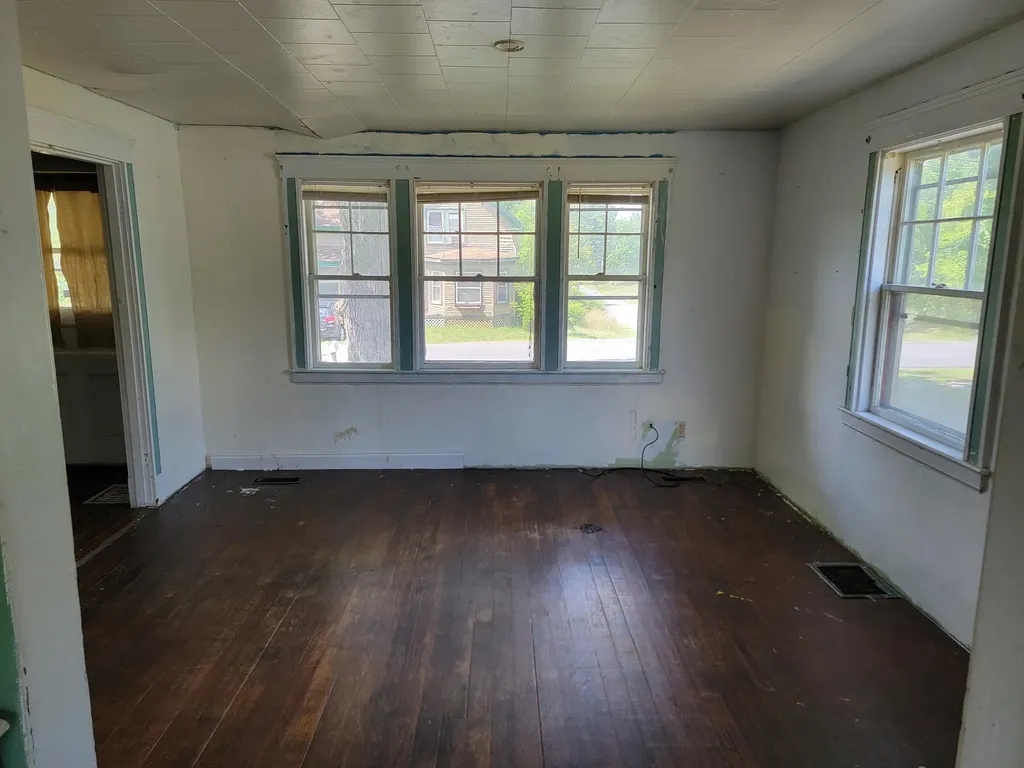 109 Commercial Street Hartland ME 04943