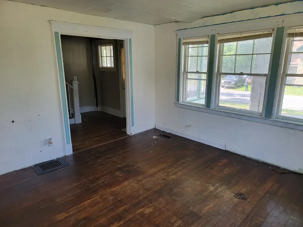 109 Commercial Street Hartland ME 04943