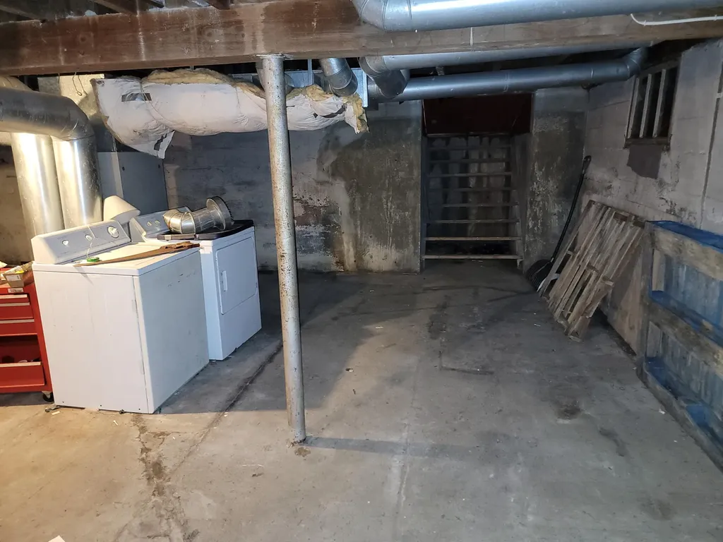 109 Commercial Street Hartland ME 04943