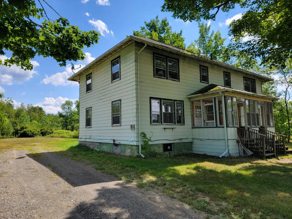 109 Commercial Street Hartland ME 04943