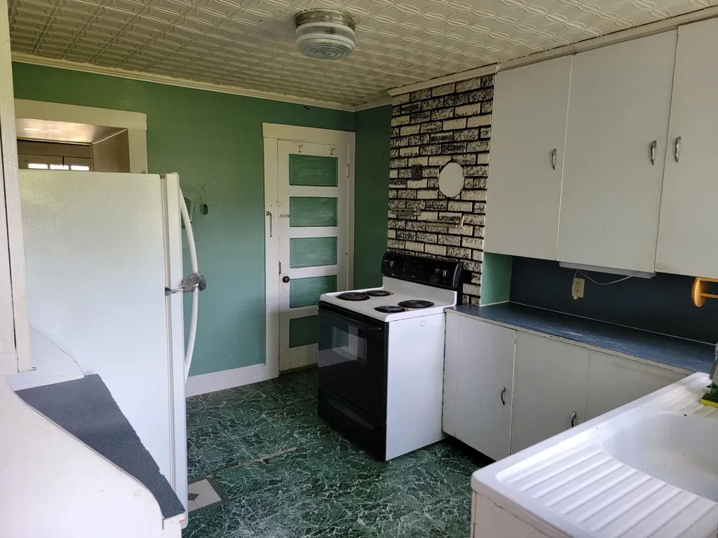 109 Commercial Street Hartland ME 04943
