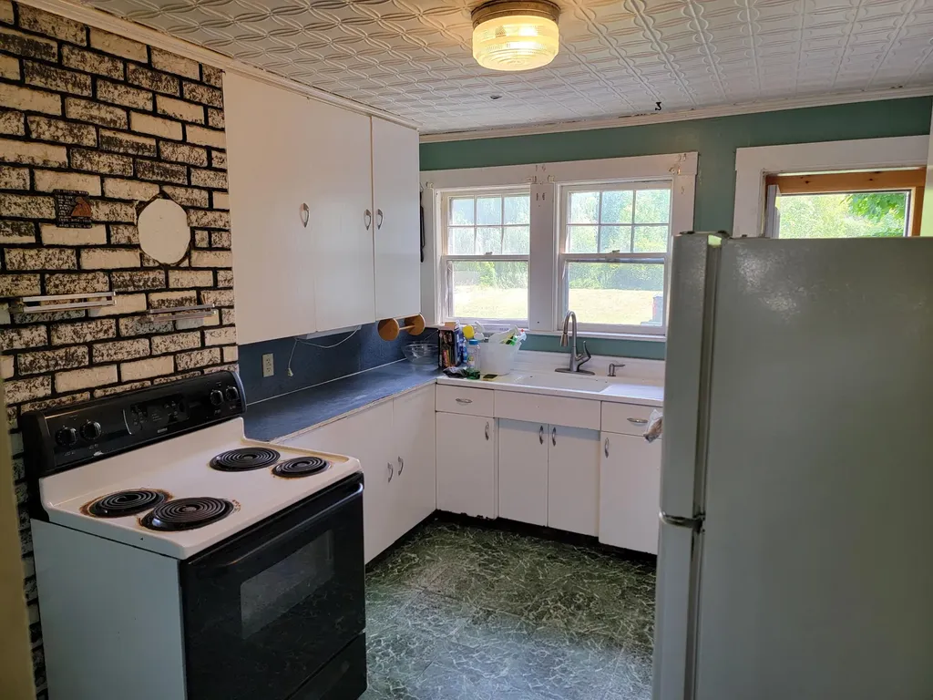 109 Commercial Street Hartland ME 04943