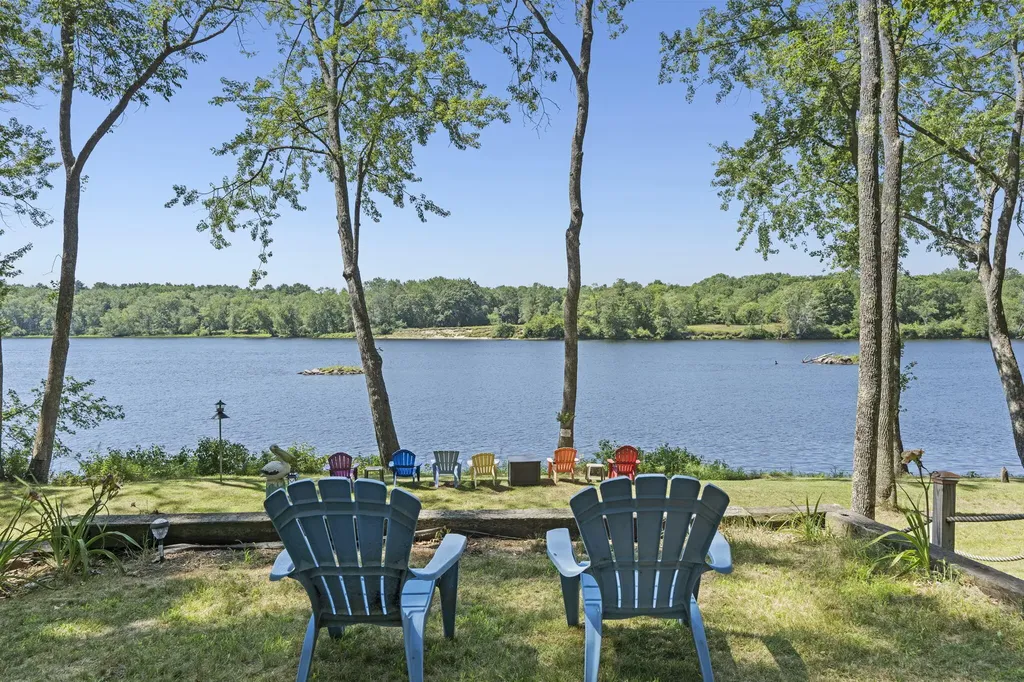 15 Rainbow Court Topsham ME 04086