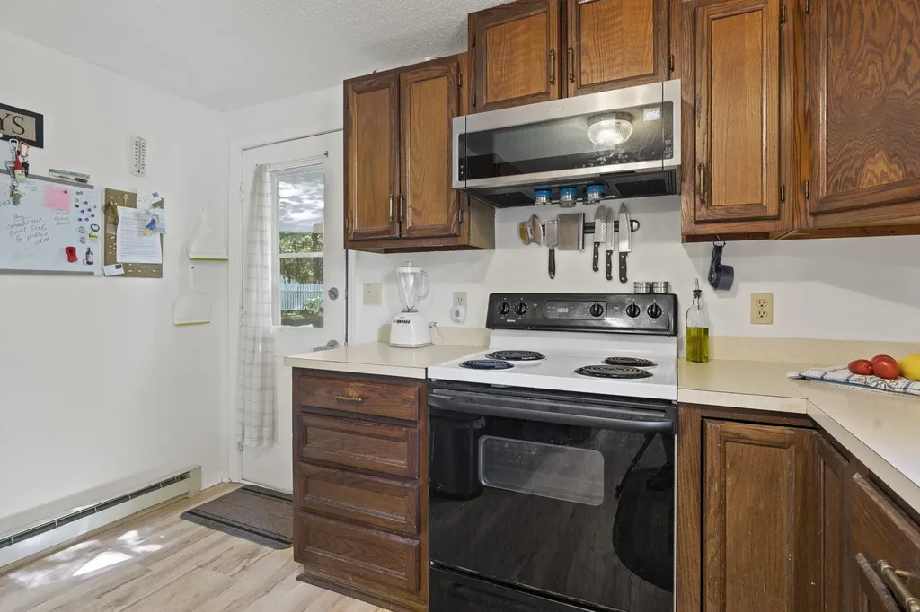 15 Rainbow Court Topsham ME 04086