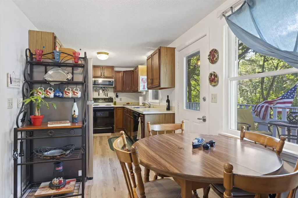 15 Rainbow Court Topsham ME 04086