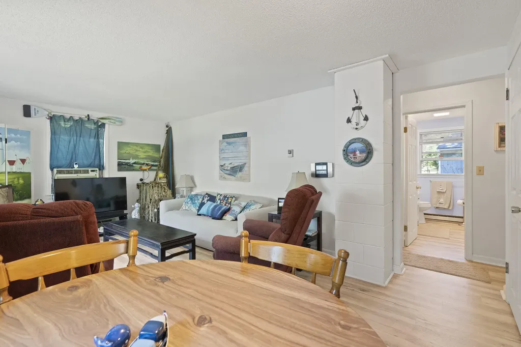 15 Rainbow Court Topsham ME 04086