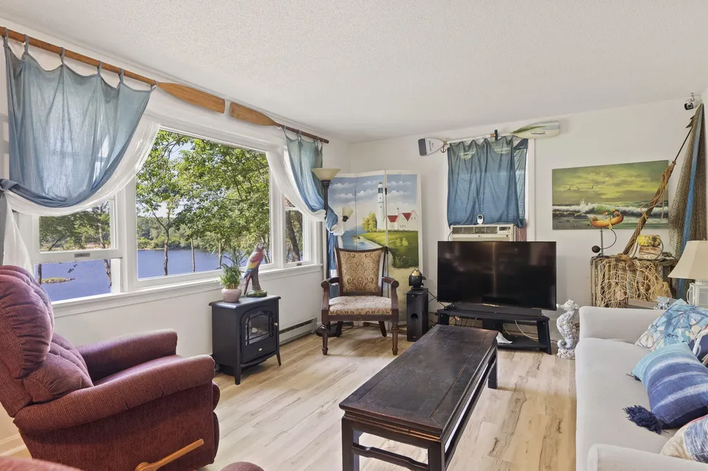 15 Rainbow Court Topsham ME 04086