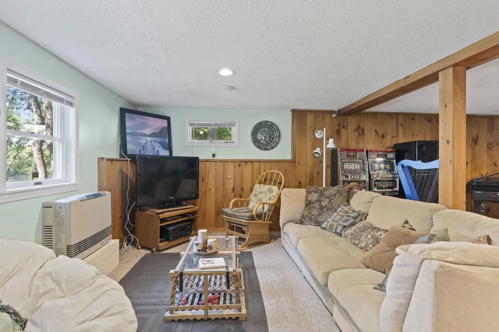 15 Rainbow Court Topsham ME 04086