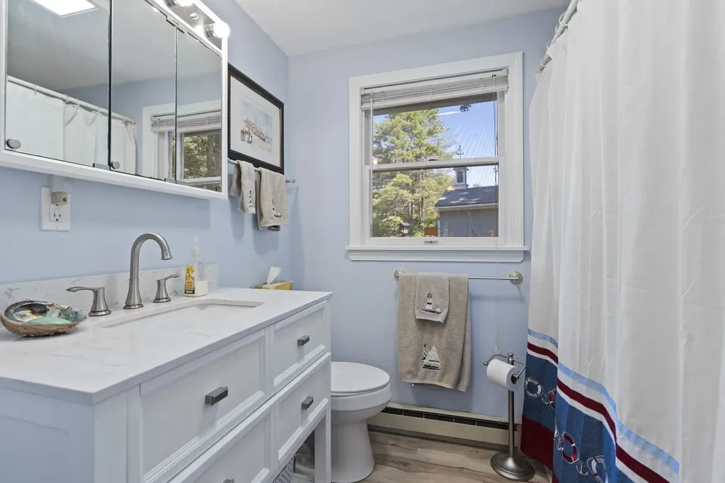 15 Rainbow Court Topsham ME 04086