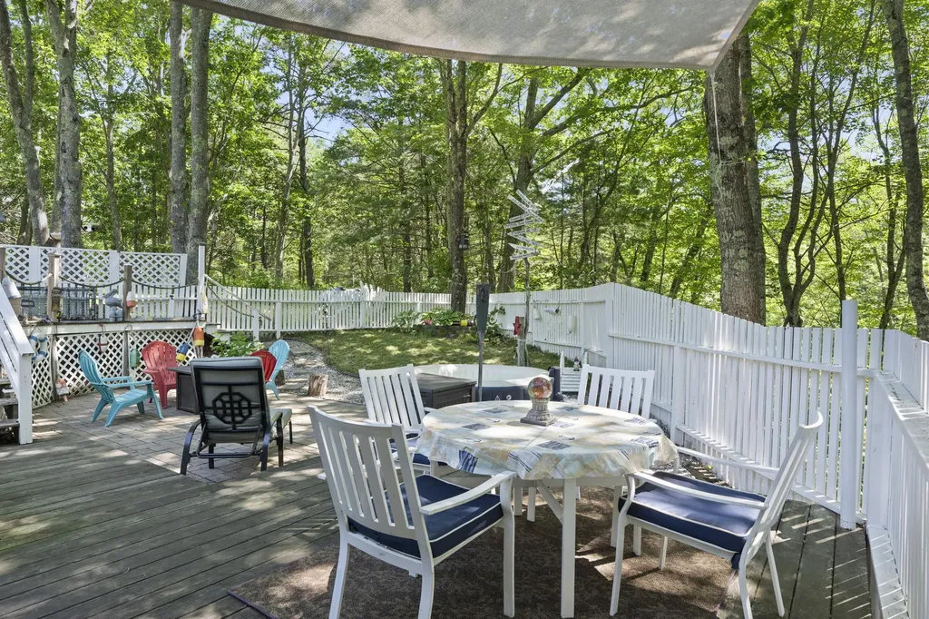 15 Rainbow Court Topsham ME 04086