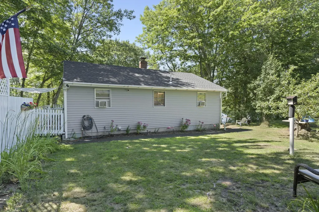 15 Rainbow Court Topsham ME 04086