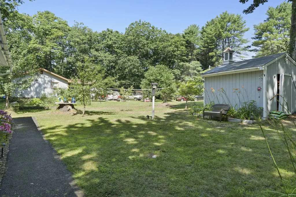 15 Rainbow Court Topsham ME 04086