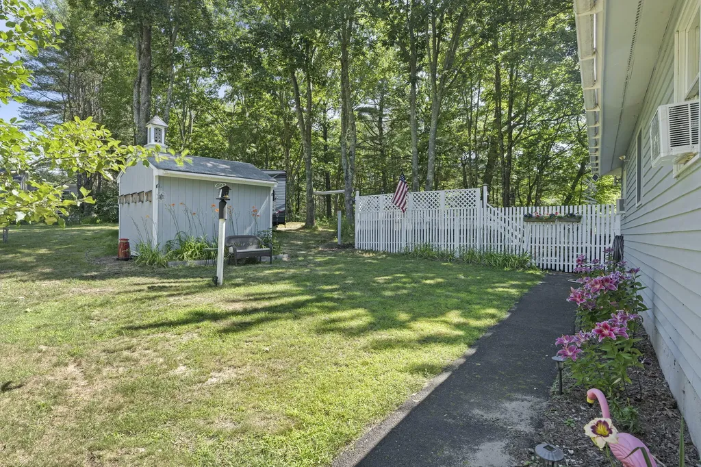 15 Rainbow Court Topsham ME 04086