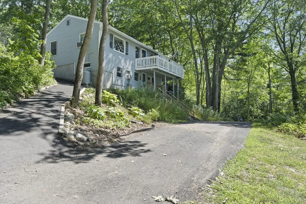 15 Rainbow Court Topsham ME 04086