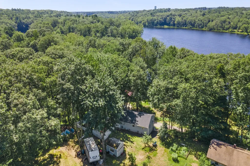 15 Rainbow Court Topsham ME 04086