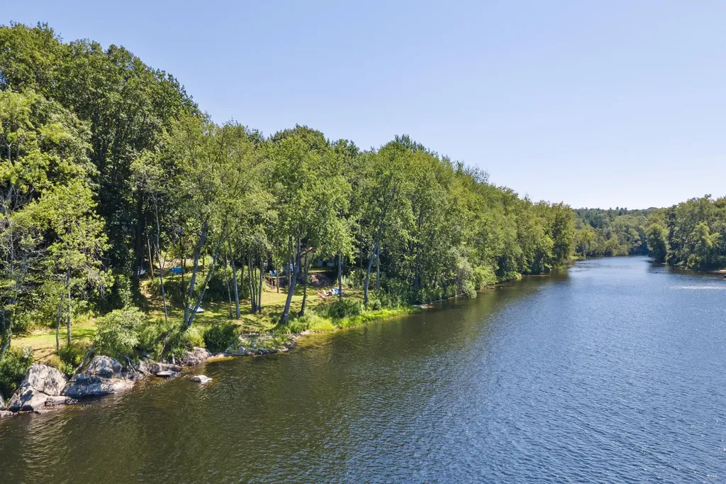 15 Rainbow Court Topsham ME 04086