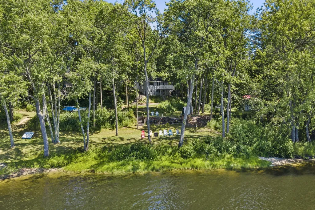 15 Rainbow Court Topsham ME 04086