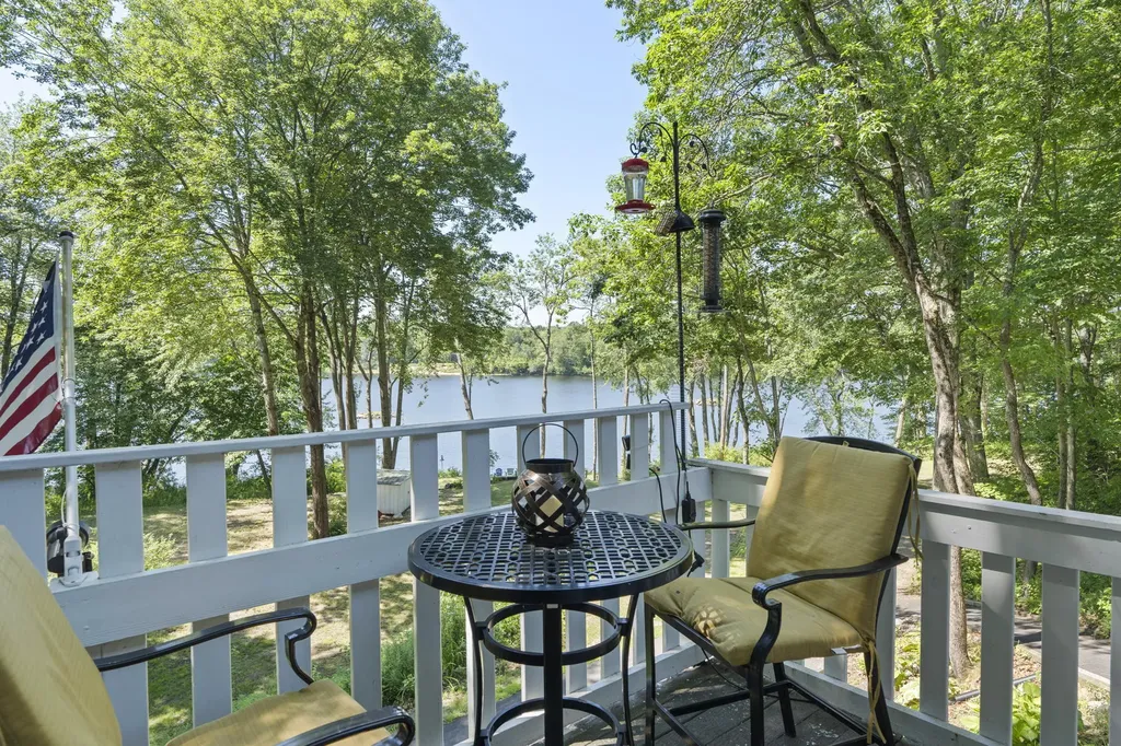 15 Rainbow Court Topsham ME 04086