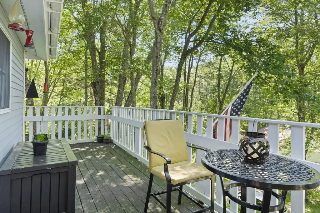 15 Rainbow Court Topsham ME 04086