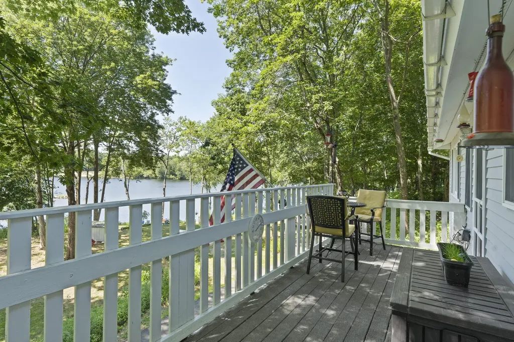 15 Rainbow Court Topsham ME 04086