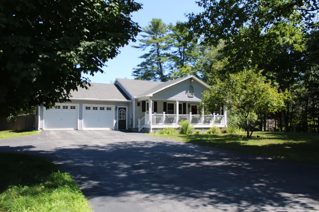 4 Tamarack Circle Topsham ME 04086