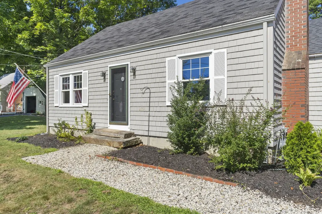 5 Crestwood Road Cumberland ME 04021