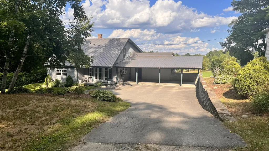 16 Nicholas Lane Dover-foxcroft ME 04426