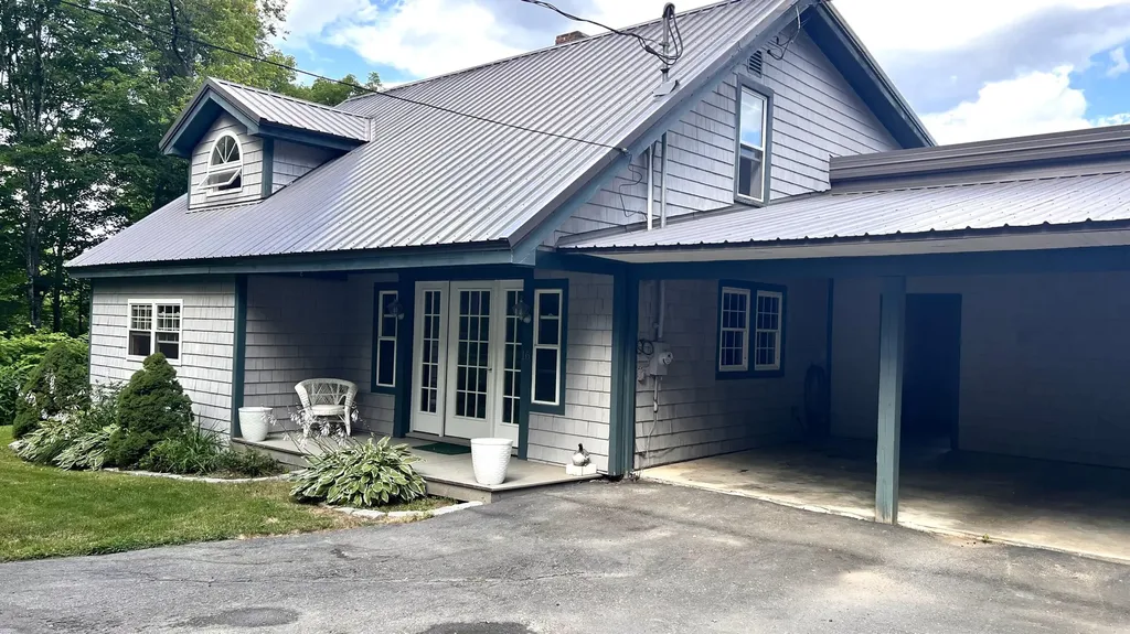 16 Nicholas Lane Dover-foxcroft ME 04426