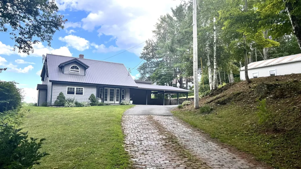 16 Nicholas Lane Dover-foxcroft ME 04426