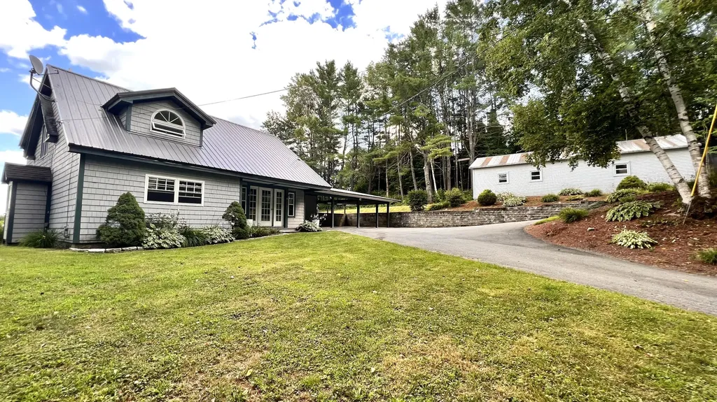 16 Nicholas Lane Dover-foxcroft ME 04426