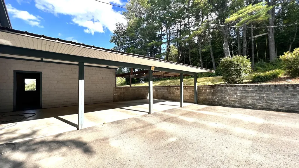 16 Nicholas Lane Dover-foxcroft ME 04426