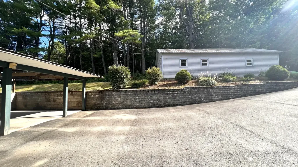 16 Nicholas Lane Dover-foxcroft ME 04426
