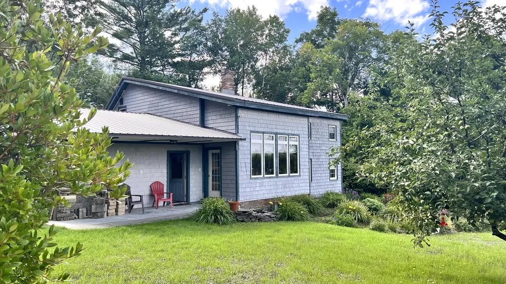 16 Nicholas Lane Dover-foxcroft ME 04426