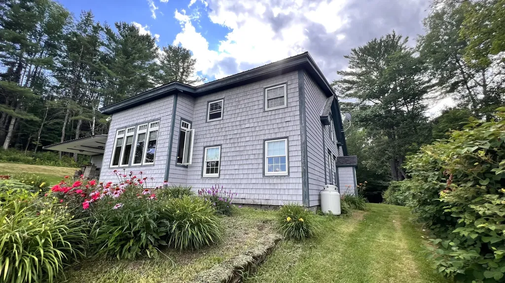 16 Nicholas Lane Dover-foxcroft ME 04426