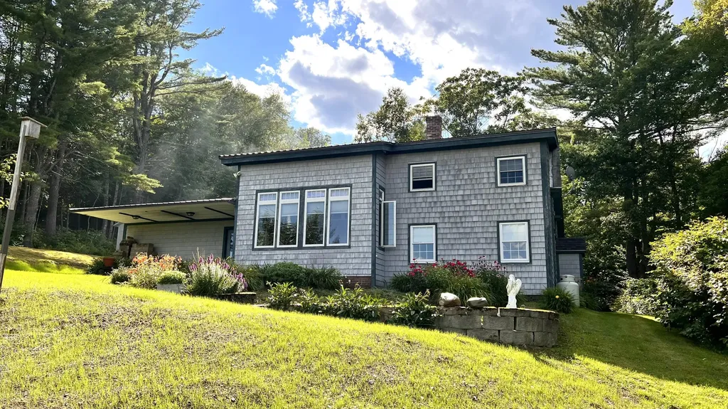 16 Nicholas Lane Dover-foxcroft ME 04426