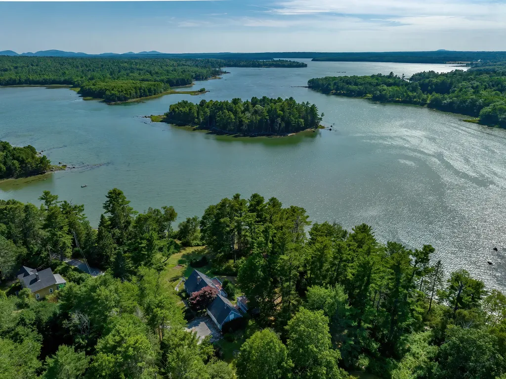15 Shipyard Point Road Franklin ME 04634