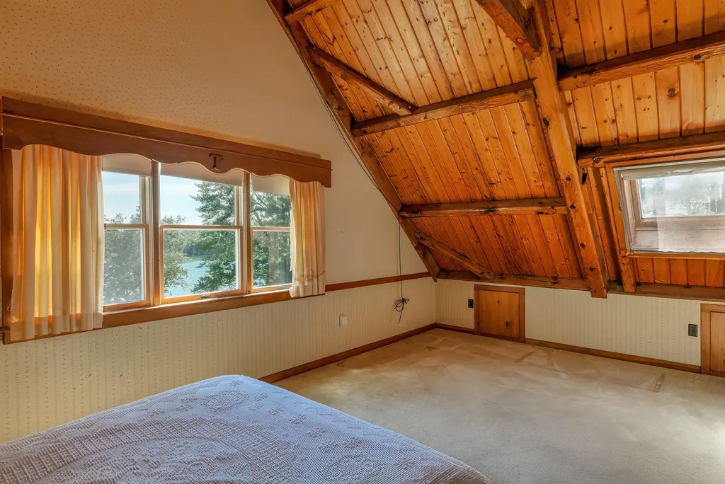 15 Shipyard Point Road Franklin ME 04634