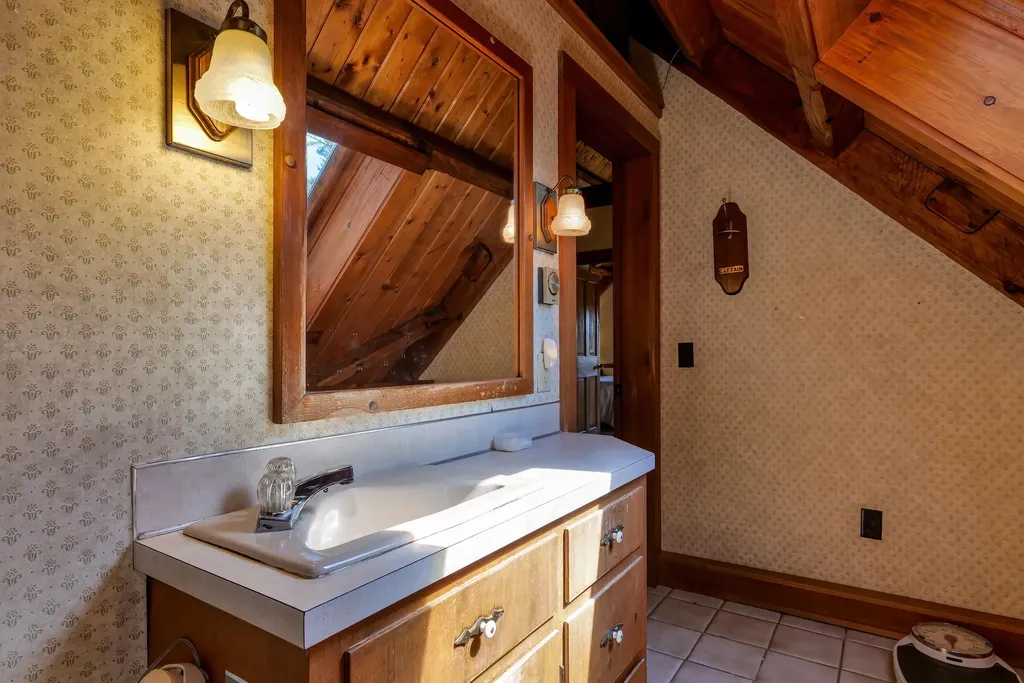 15 Shipyard Point Road Franklin ME 04634