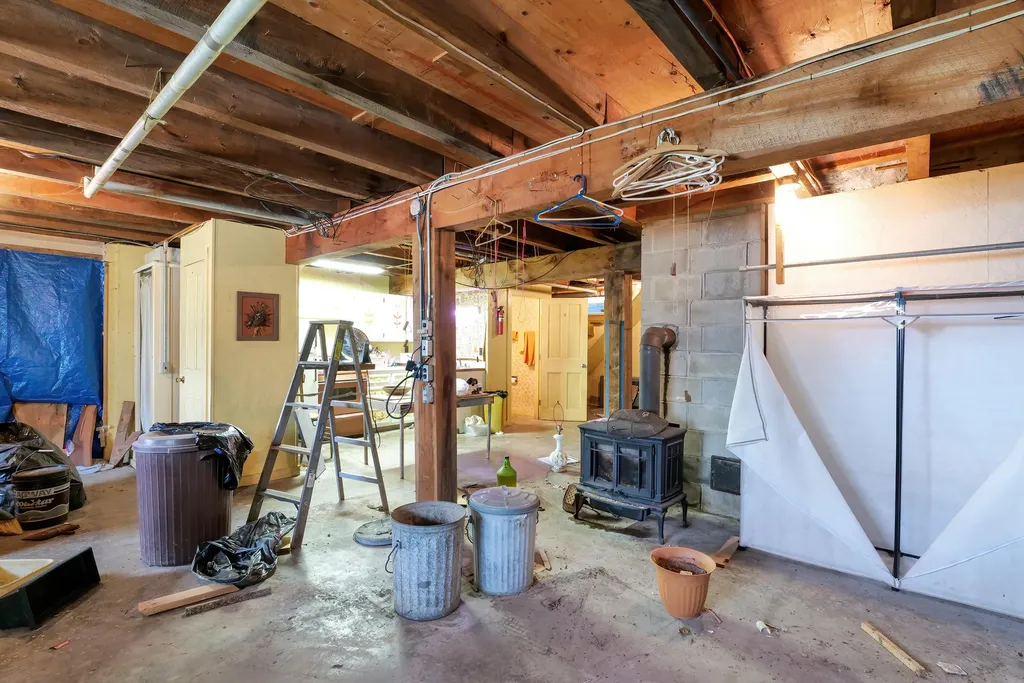 15 Shipyard Point Road Franklin ME 04634